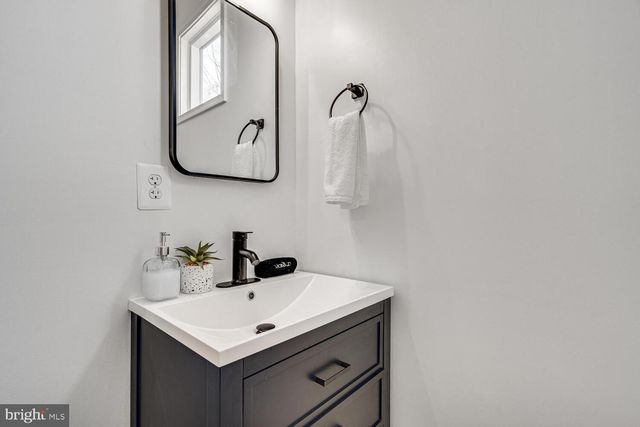 1355 GREENVIEW DR, Basye, VA 22810