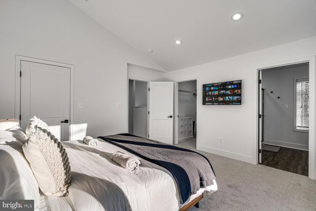 1355 GREENVIEW DR, Basye, VA 22810