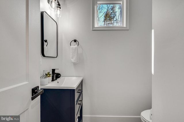 1355 GREENVIEW DR, Basye, VA 22810