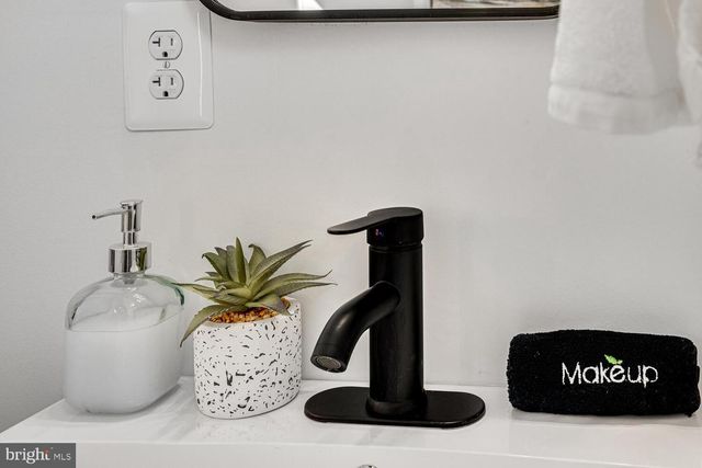 1355 GREENVIEW DR, Basye, VA 22810