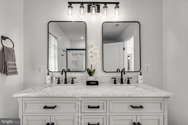 1355 GREENVIEW DR, Basye, VA 22810