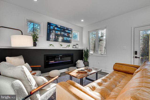 1355 GREENVIEW DR, Basye, VA 22810