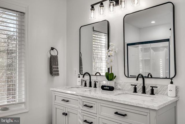 1355 GREENVIEW DR, Basye, VA 22810