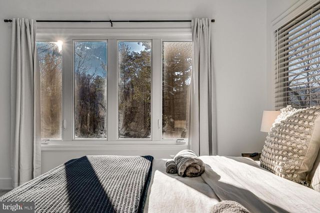 1355 GREENVIEW DR, Basye, VA 22810