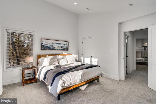 1355 GREENVIEW DR, Basye, VA 22810