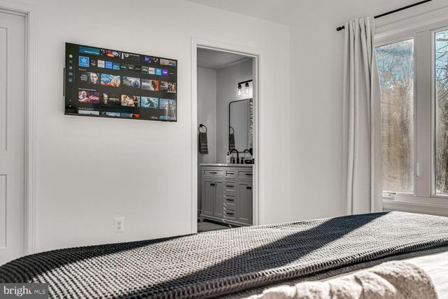 1355 GREENVIEW DR, Basye, VA 22810