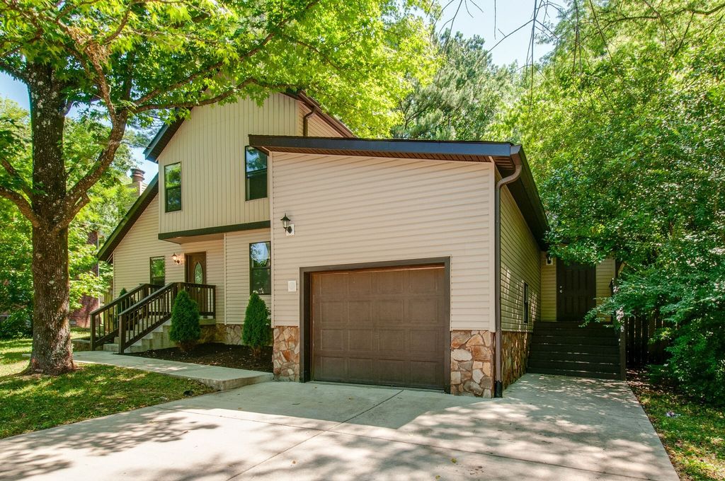 625 Mercer Dr # B, Hermitage, TN 37076