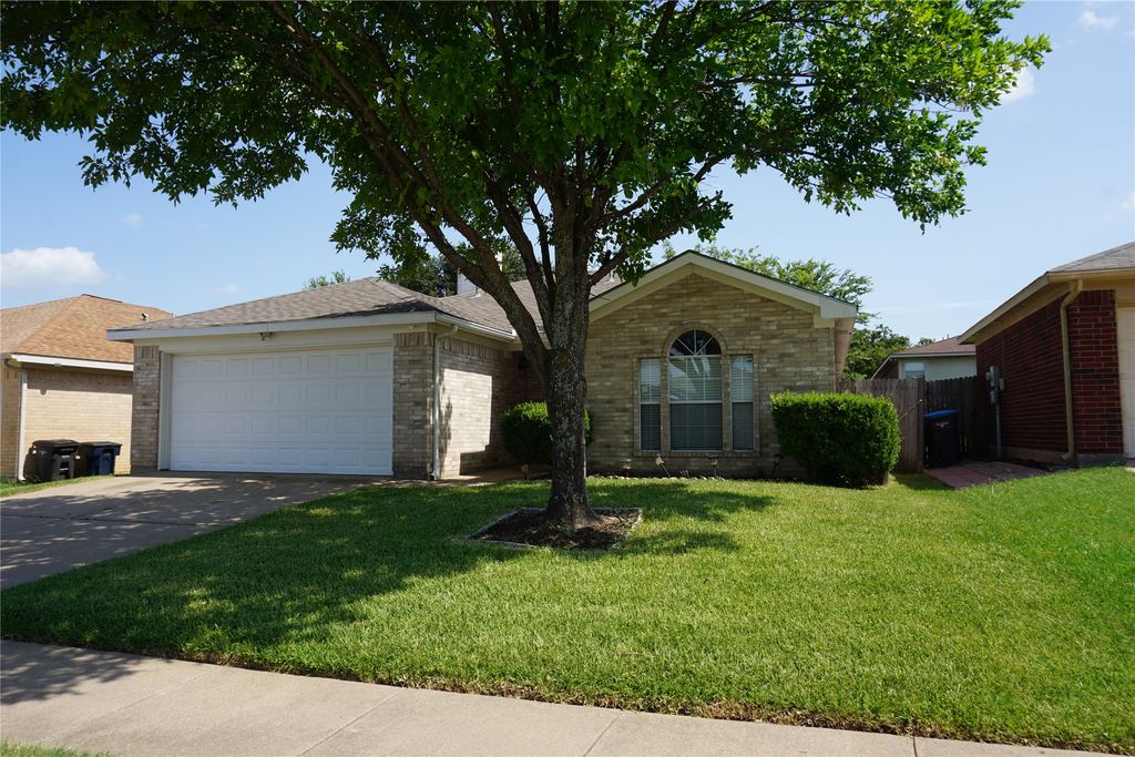 2425 Kelton Street, Fort Worth, TX 76133