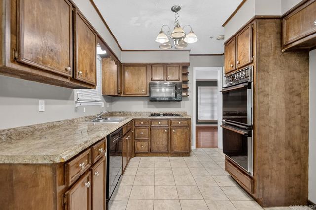 18 White Willow Court, Little Rock, AR 72212