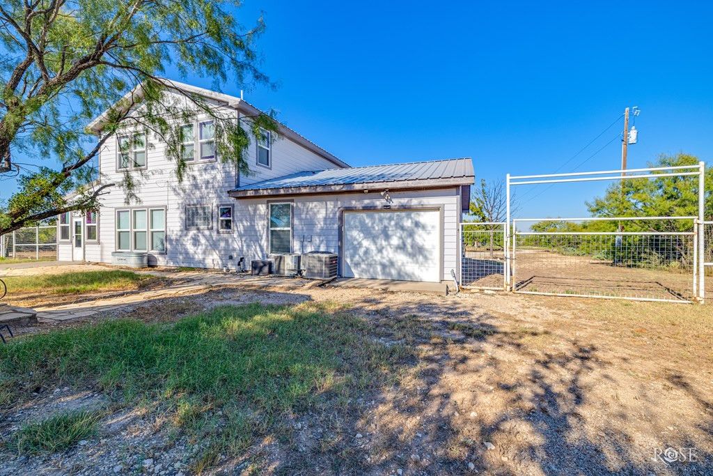 Image 34 of property listing at 22585 Harbor View Lane, Millersview, TX 76862