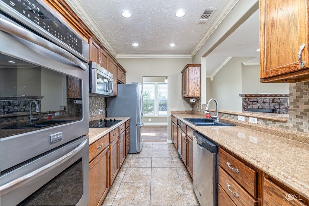 Image 7 of property listing at 22585 Harbor View Lane, Millersview, TX 76862