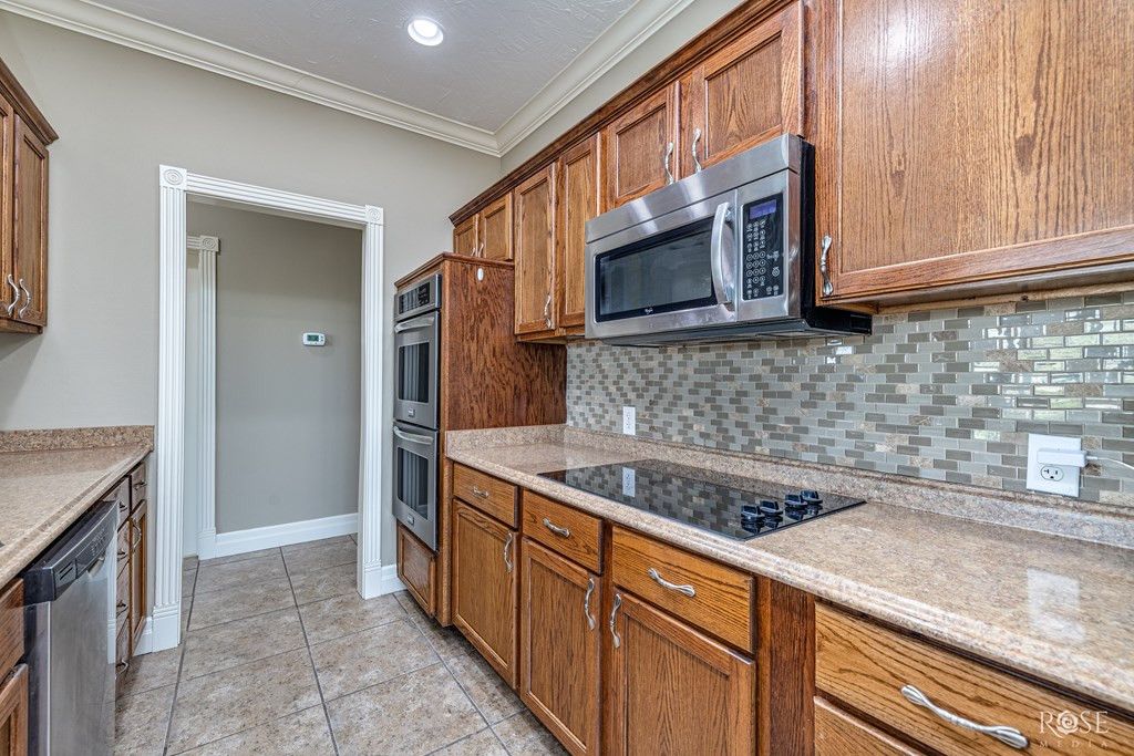 Image 8 of property listing at 22585 Harbor View Lane, Millersview, TX 76862