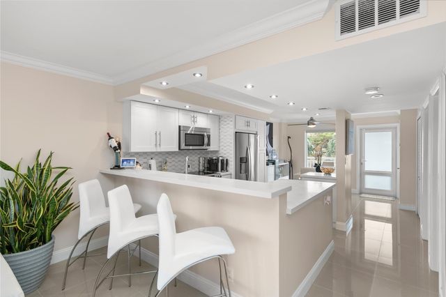 2611 N Riverside Drive 307, Pompano Beach, FL 33062
