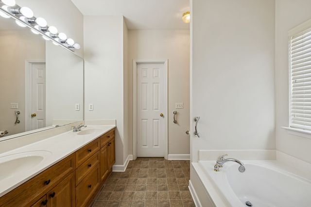 2205 Maple Grove Ln, Nashville, TN 37211