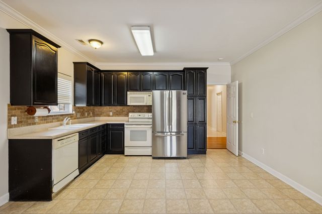 2205 Maple Grove Ln, Nashville, TN 37211