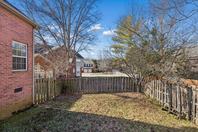 2205 Maple Grove Ln, Nashville, TN 37211