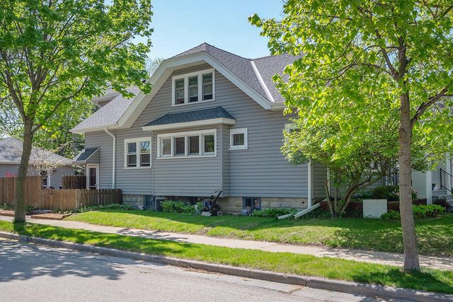 5074 Hollywood AVENUE, Whitefish Bay, WI 53217