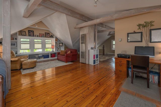 5074 Hollywood AVENUE, Whitefish Bay, WI 53217