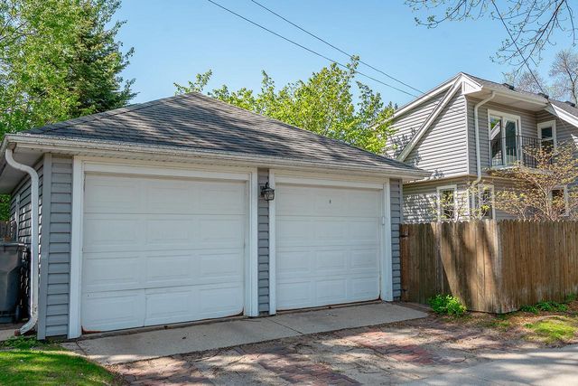5074 Hollywood AVENUE, Whitefish Bay, WI 53217