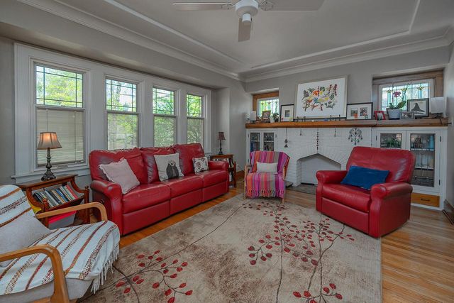 5074 Hollywood AVENUE, Whitefish Bay, WI 53217