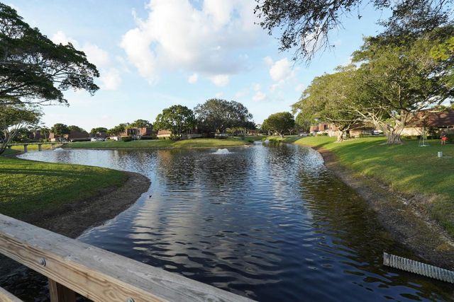 2427 24th Lane, Palm Beach Gardens, FL 33418