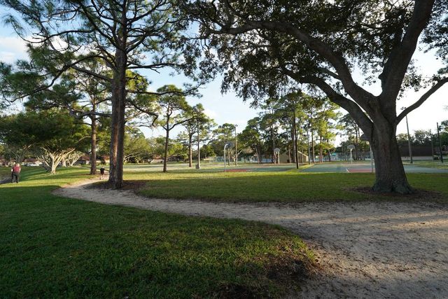 2427 24th Lane, Palm Beach Gardens, FL 33418