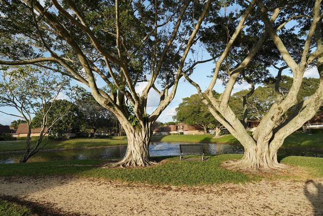 2427 24th Lane, Palm Beach Gardens, FL 33418