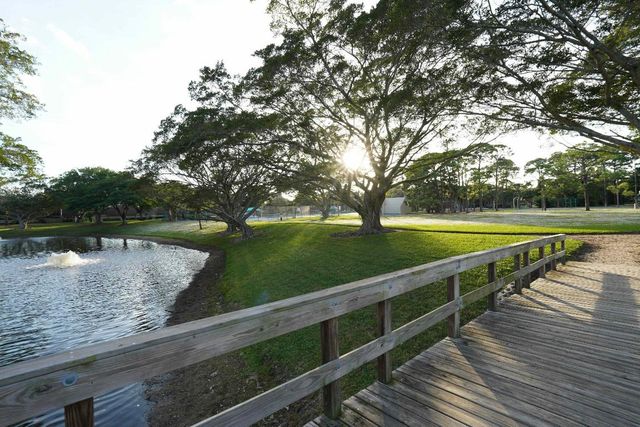 2427 24th Lane, Palm Beach Gardens, FL 33418