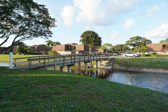 2427 24th Lane, Palm Beach Gardens, FL 33418