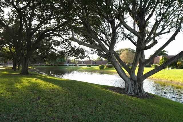 2427 24th Lane, Palm Beach Gardens, FL 33418