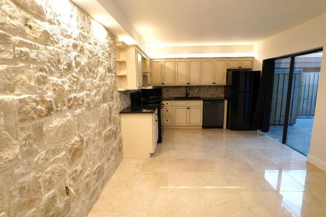 2427 24th Lane, Palm Beach Gardens, FL 33418