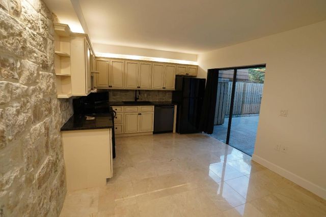 2427 24th Lane, Palm Beach Gardens, FL 33418