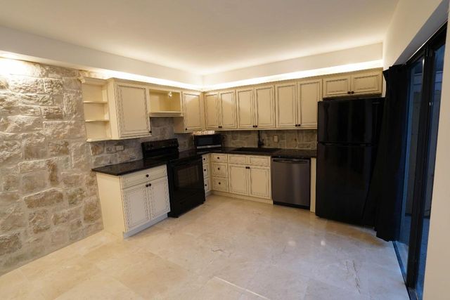 2427 24th Lane, Palm Beach Gardens, FL 33418