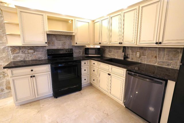 2427 24th Lane, Palm Beach Gardens, FL 33418