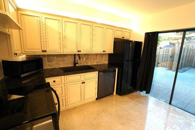 2427 24th Lane, Palm Beach Gardens, FL 33418