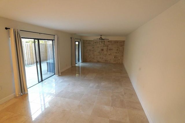 2427 24th Lane, Palm Beach Gardens, FL 33418