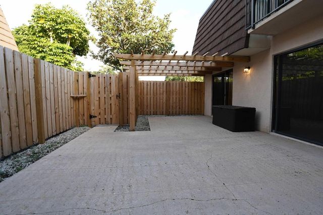 2427 24th Lane, Palm Beach Gardens, FL 33418