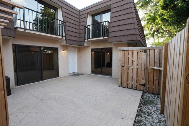 2427 24th Lane, Palm Beach Gardens, FL 33418