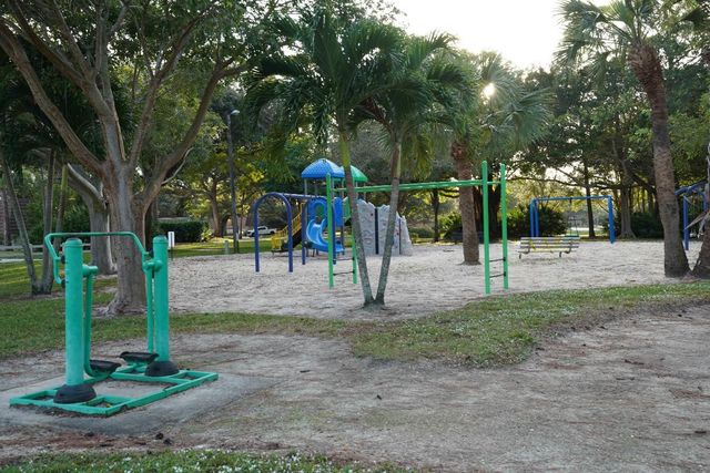 2427 24th Lane, Palm Beach Gardens, FL 33418