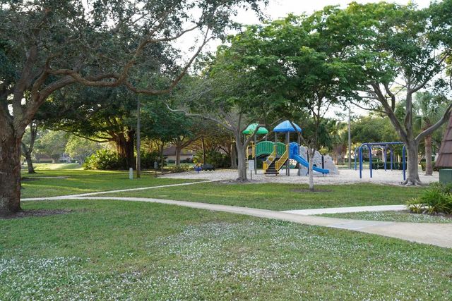 2427 24th Lane, Palm Beach Gardens, FL 33418