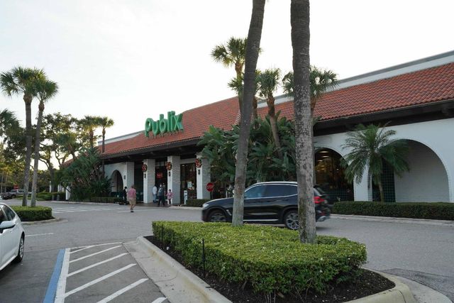 2427 24th Lane, Palm Beach Gardens, FL 33418