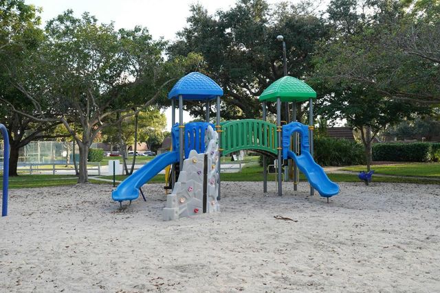 2427 24th Lane, Palm Beach Gardens, FL 33418