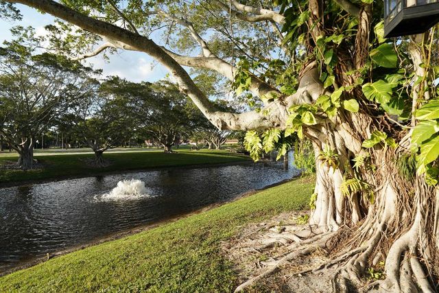 2427 24th Lane, Palm Beach Gardens, FL 33418