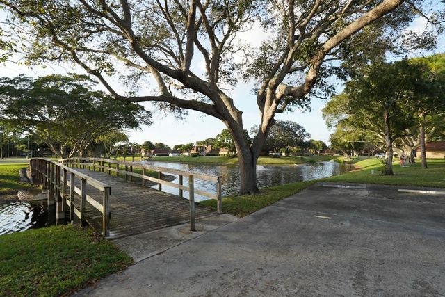 2427 24th Lane, Palm Beach Gardens, FL 33418