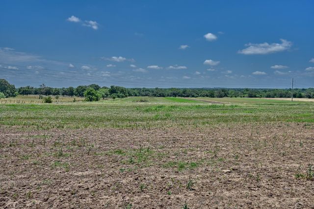 6238 Kovar Road, Fayetteville, TX 78940
