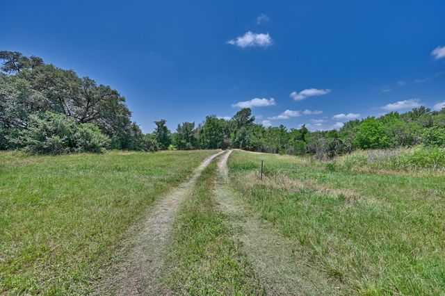 6238 Kovar Road, Fayetteville, TX 78940