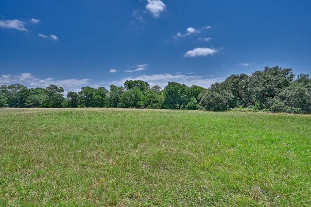 6238 Kovar Road, Fayetteville, TX 78940