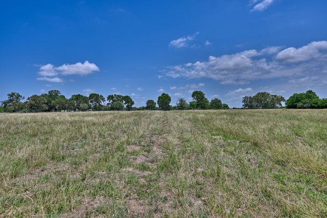 6238 Kovar Road, Fayetteville, TX 78940