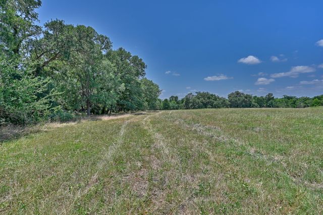 6238 Kovar Road, Fayetteville, TX 78940