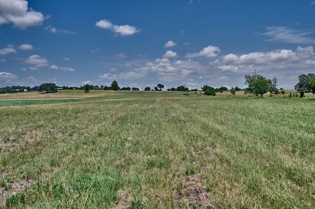 6238 Kovar Road, Fayetteville, TX 78940